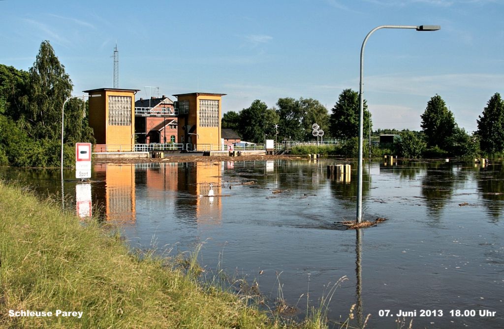 Hochwasser- 2013_06_07-015-Parey-Schleuse.jpg